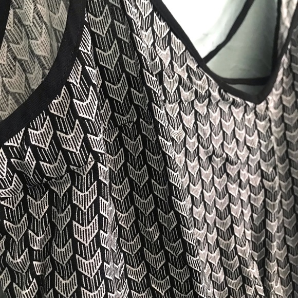 Chevron Print Strappy Romper w Pockets and Crisscross Back, Divided size 8 - Picture 6 of 9